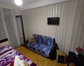 ქირავდება დღიურად 2 ოთახიანი ბინა