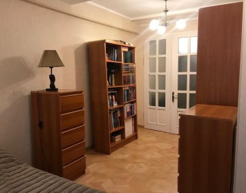 იყიდება 4 ოთახიანი ბინა