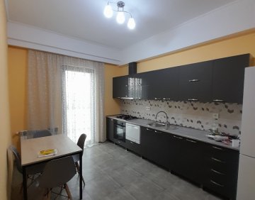 ქირავდება 3 ოთახიანი ბინა