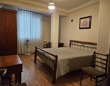 ქირავდება 3 ოთახიანი ბინა