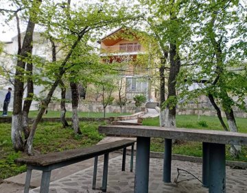 Сдаётся 300 м дом