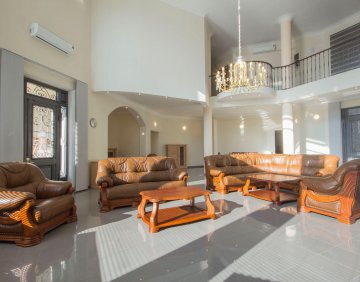 Сдаётся 600 м дом