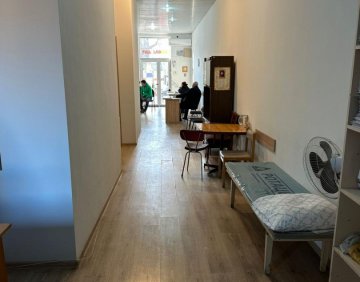 For rent 104 m² commercial premise