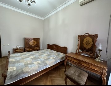 ქირავდება 4 ოთახიანი ბინა