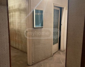 იყიდება 3 ოთახიანი ბინა