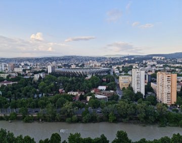 იყიდება 4 ოთახიანი ბინა