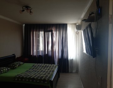ქირავდება დღიურად სტუდიოს ტიპის ბინა