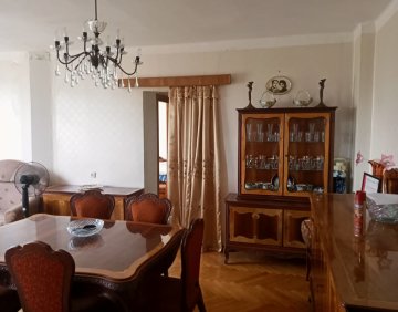 იყიდება 4 ოთახიანი ბინა