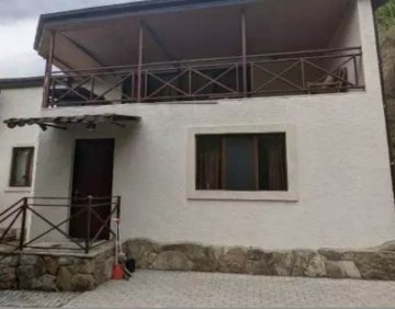 For rent 225 m² house