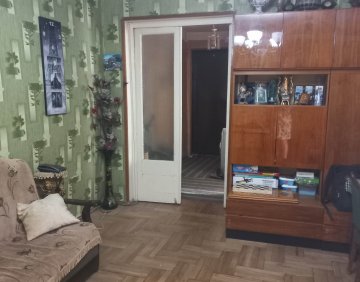 იყიდება 2 ოთახიანი ბინა