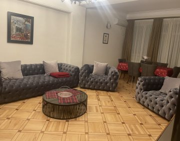 იყიდება 9 ოთახიანი ბინა