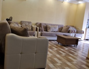 ქირავდება დღიურად 3 ოთახიანი ბინა