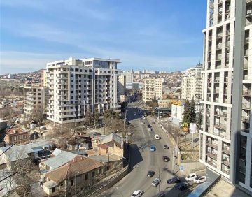 იყიდება 2 ოთახიანი ბინა