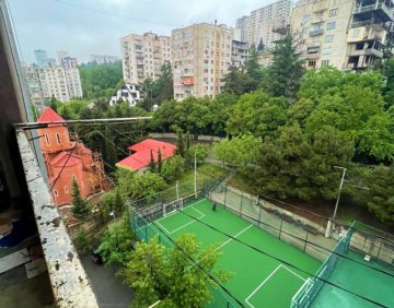 იყიდება 5 ოთახიანი ბინა