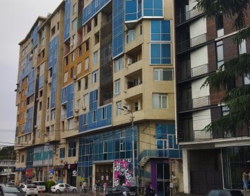 იყიდება 5 ოთახიანი ბინა