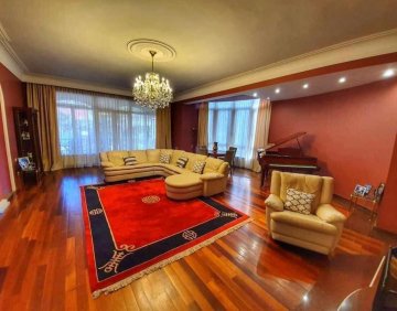 For rent 550 m² house