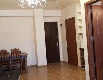 იყიდება 2 ოთახიანი ბინა