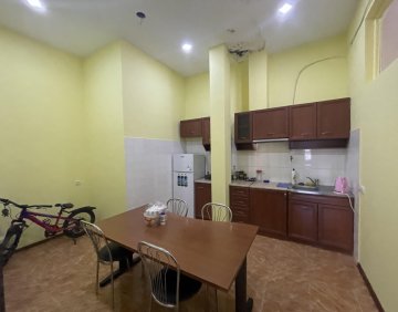 For rent 100 m² commercial premise