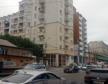 იყიდება 2 ოთახიანი ბინა