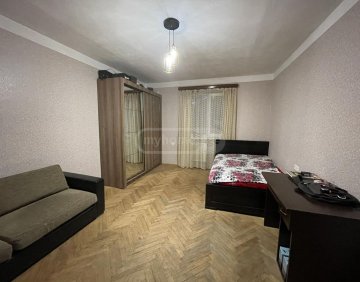 იყიდება სტუდიოს ტიპის ბინა