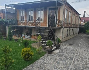 For sale 380 m² house