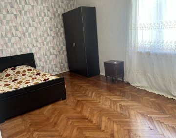 ქირავდება დღიურად 3 ოთახიანი ბინა