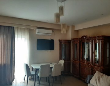 ქირავდება 3 ოთახიანი ბინა
