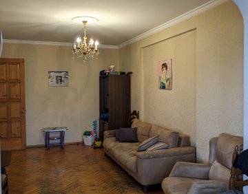 Продается 4 Комнатная квартира