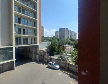 იყიდება სტუდიოს ტიპის ბინა