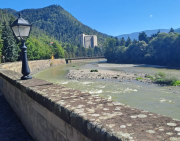 იყიდება 2 ოთახიანი ბინა